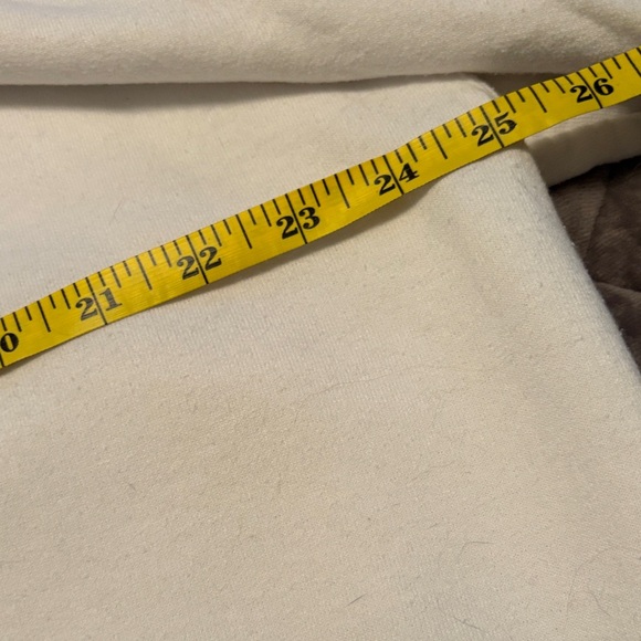 Graphic White Sweatshirt with Bear Print.  XL - Soft - Picture 2 of 5